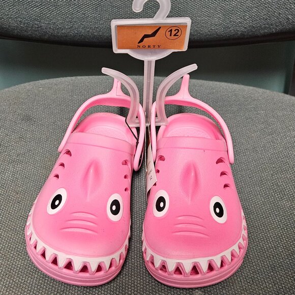 NWT. Croc-style Pink shark liitle girls slip-on size 12. - Picture 1 of 4